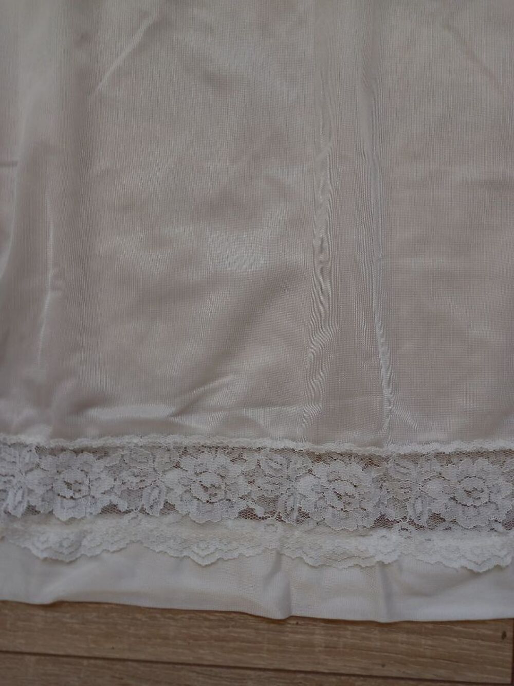 Dessous de robe blanc marque Damart taille L Vêtements