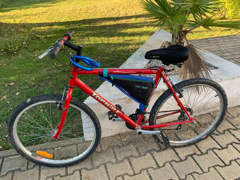  v&eacute;lo VTT+ v&eacute;lo femme avec le porte v&eacute;lo sur attache Vélos