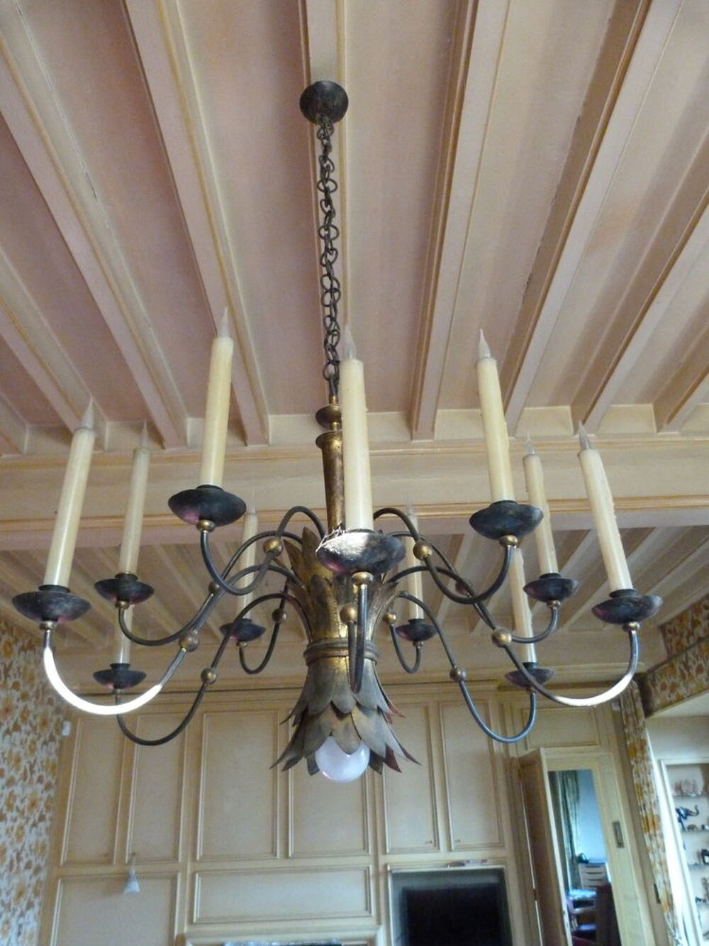 Lustre en fer forg&eacute; avec dorure Dcoration