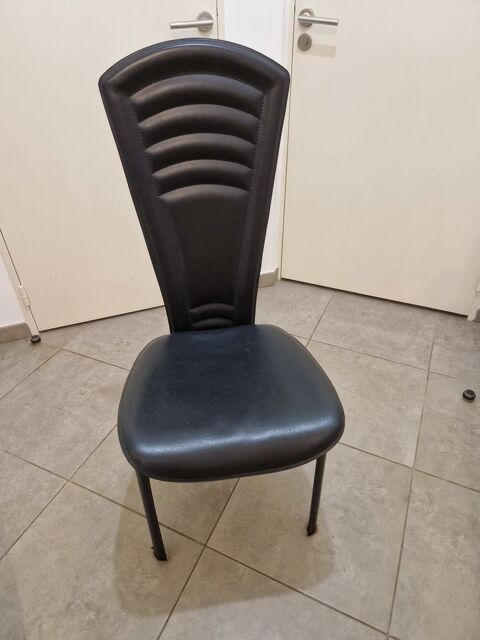 4 Chaises en cuir 45 Le Lavandou (83)