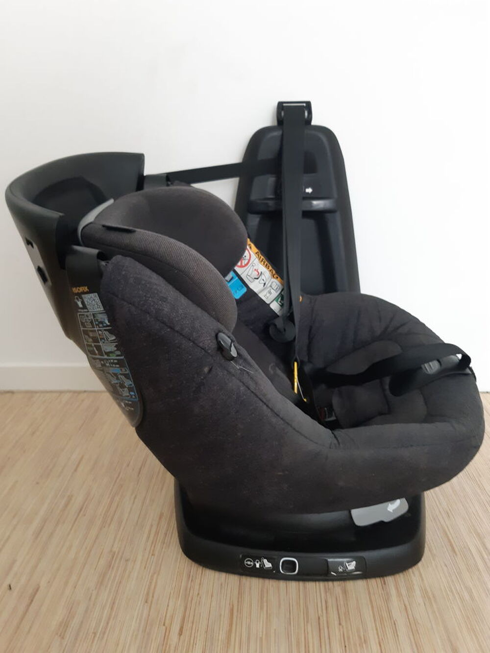 Si&egrave;ge-auto AxissFix de Maxi-Cosi. Puriculture