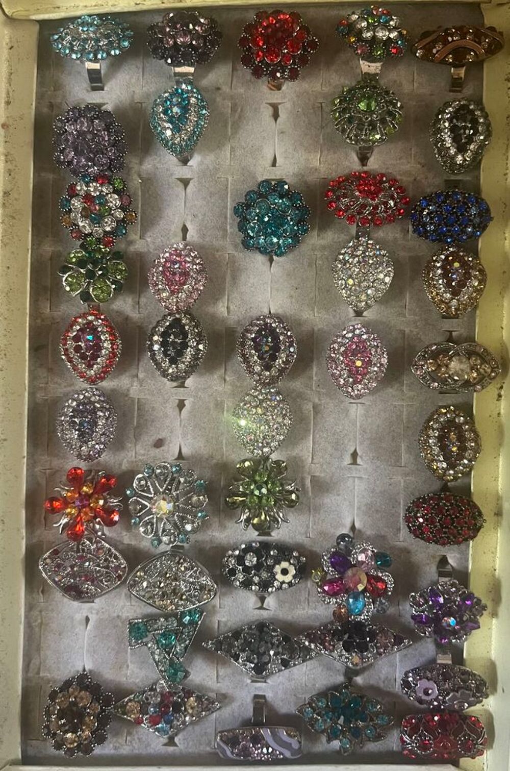 lot de 126 bagues r&eacute;glables Bijoux et montres