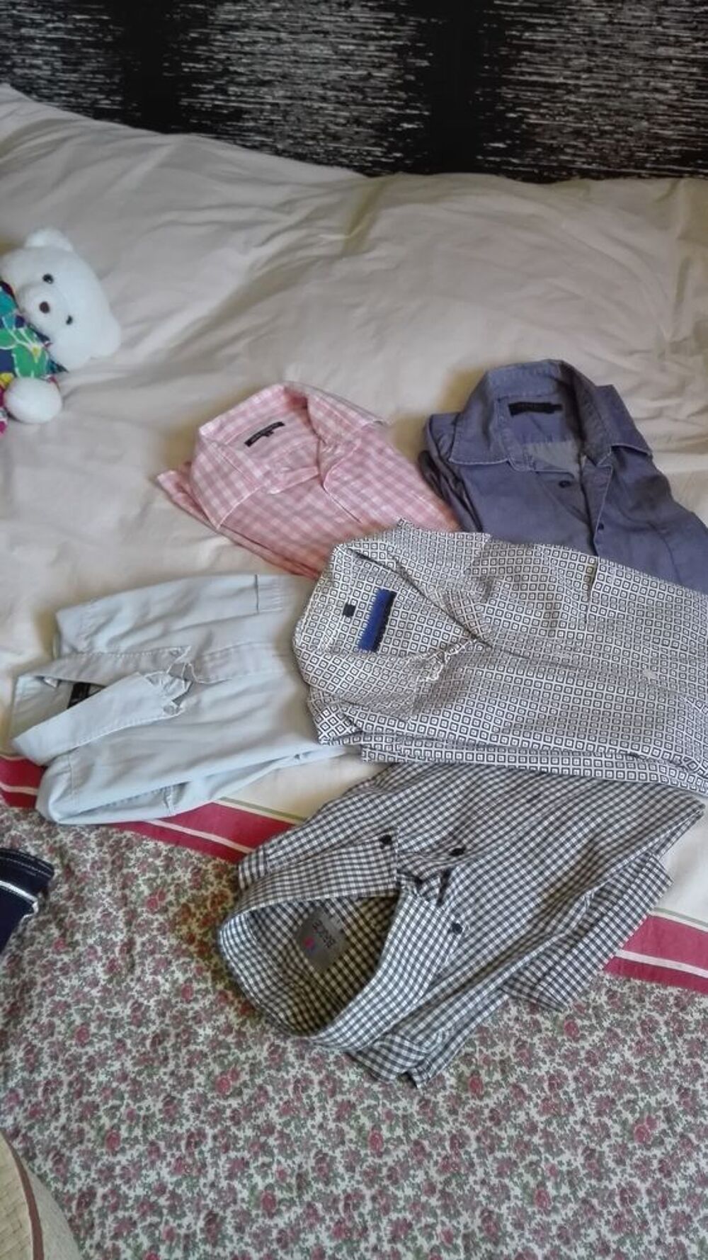 4 chemises et 1 chemisette Vêtements