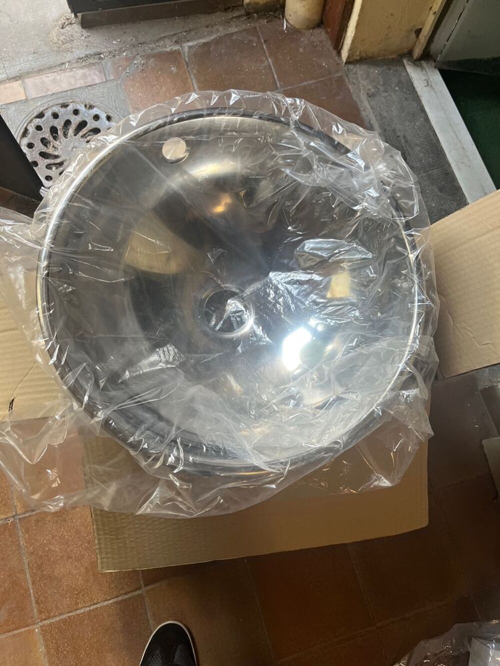 Vasque Inox ronde Neuve avec n&eacute;cessaire raccordement
dans l' Bricolage
