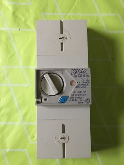 disjoncteur différentiel monophasé 30-60A 30 Mandres-les-Roses (94)