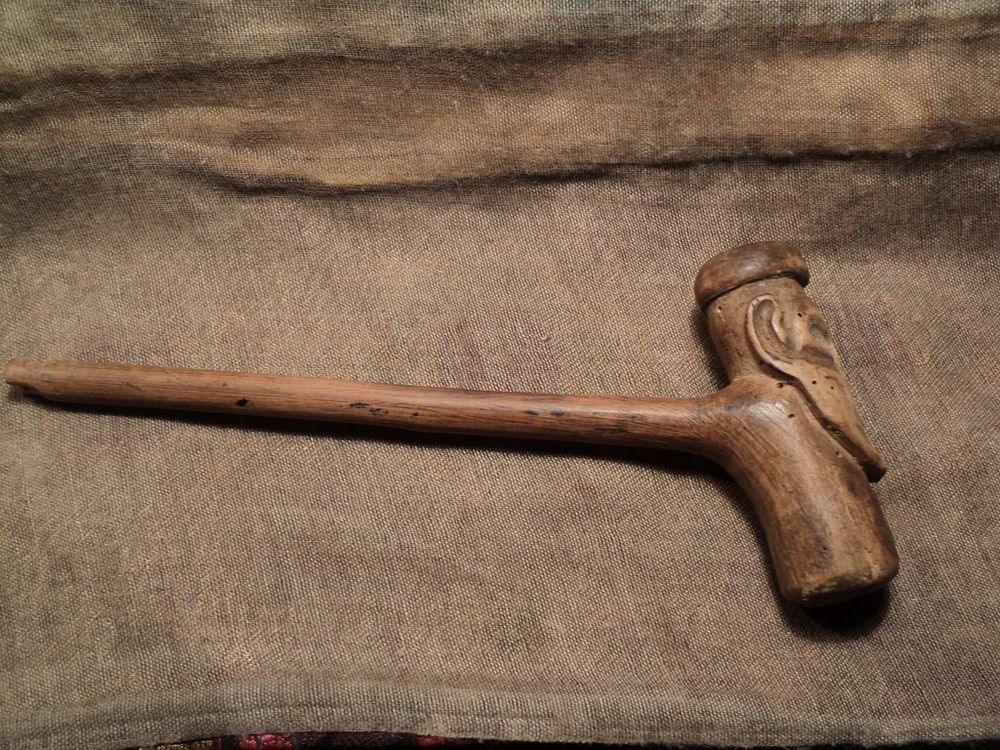 Ancienne Pipe en Bois T&ecirc;te Sculpt&eacute;e Art Populaire. 