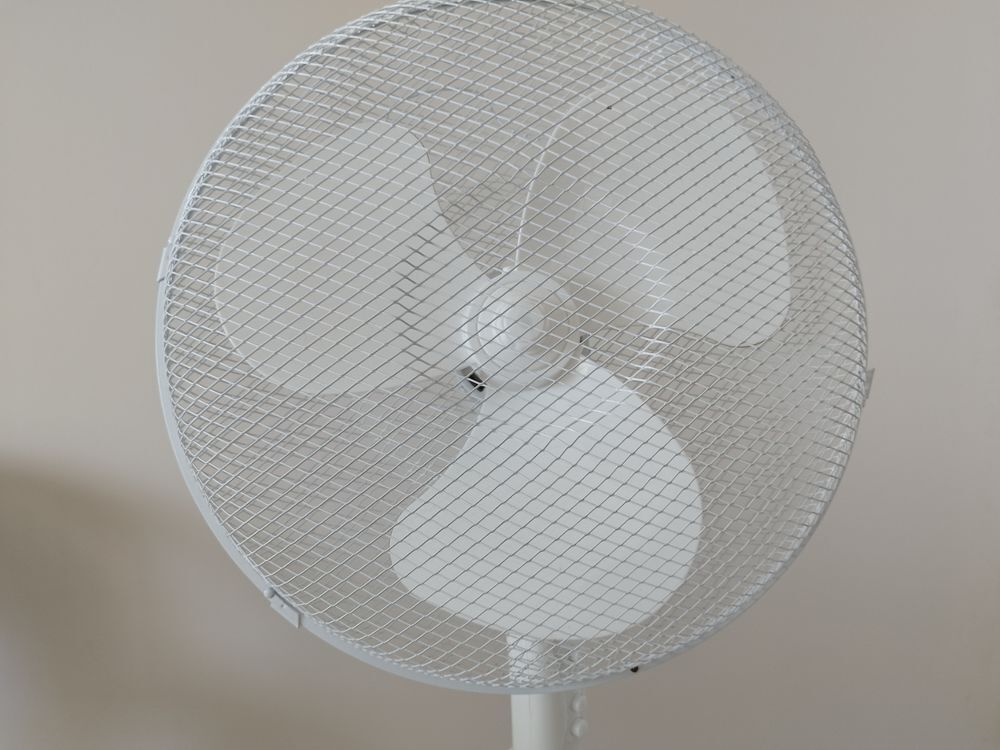 VENTILATEUR SUR PIED 45 W 3 VITESSES Electroménager