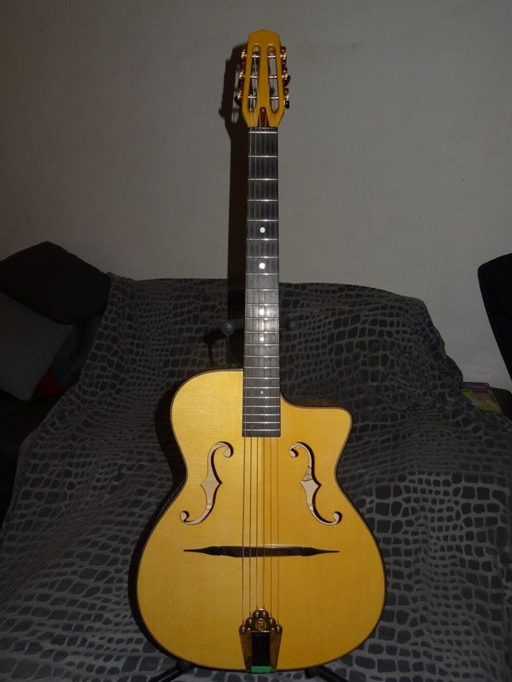 guitare Manouche 
Instruments de musique