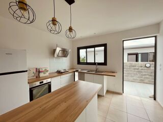  Maison à louer 4 pièces 85 m² L' Étang-salé