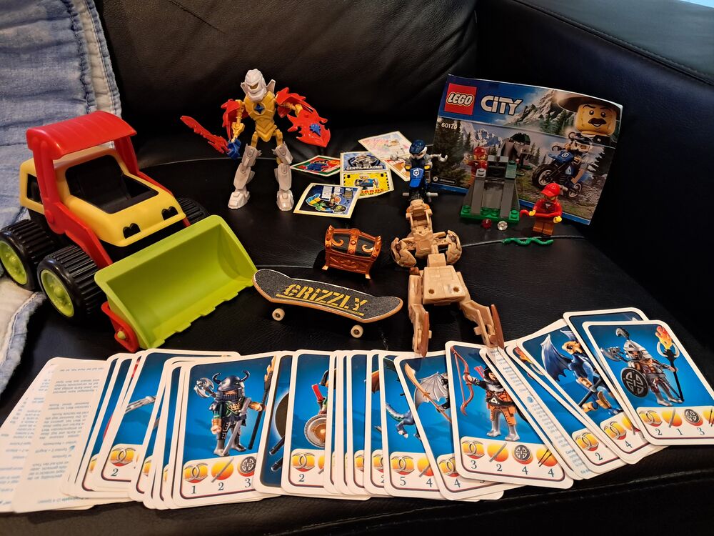 L&eacute;go city la poursuite en moto et Mega Bloks Hot Wheels cami Jeux / jouets