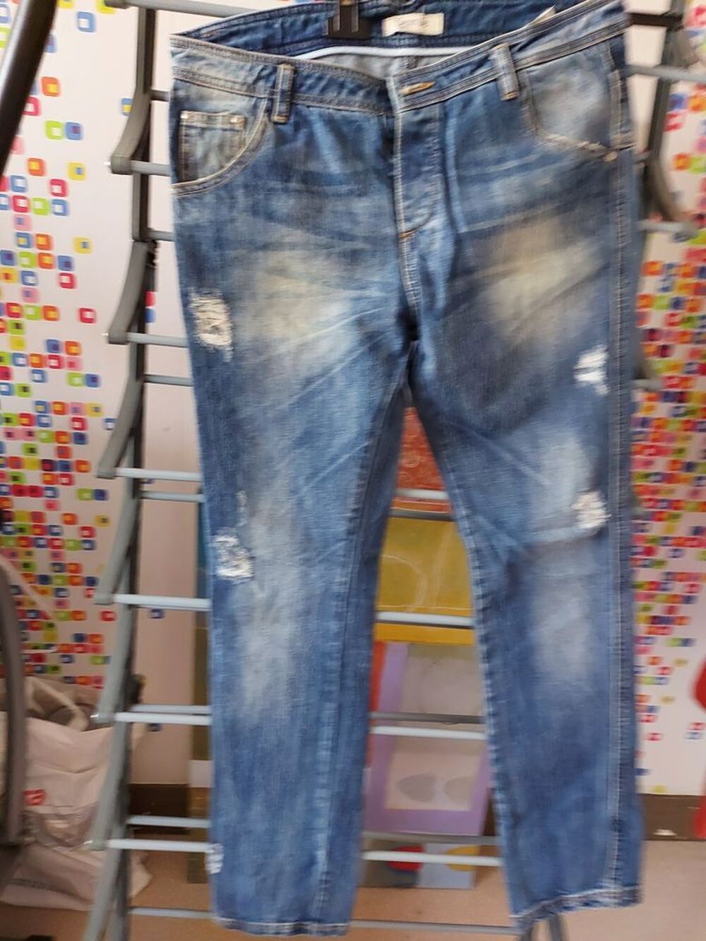 plusieurs mod&egrave;les de pantalons Vêtements