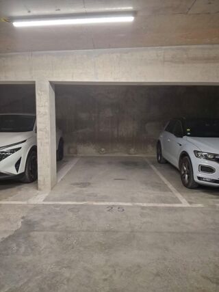  Parking / Garage à louer 15 m² Nice