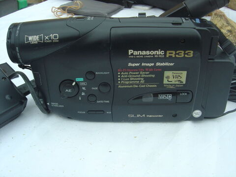 CAMESCOPE PANASONIC R33
50 Pia (66)