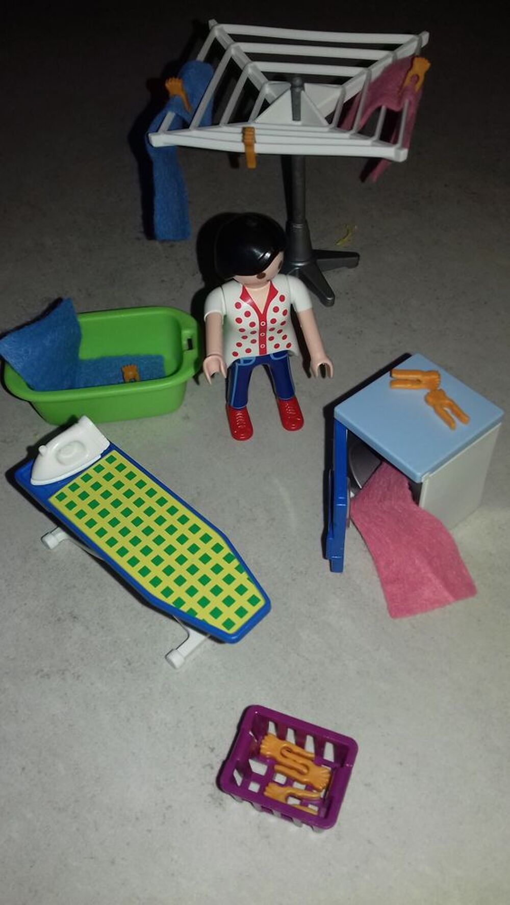 Buanderie avec une ling&egrave;re PLAYMOBIL
Jeux / jouets