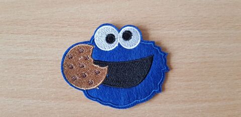 ecusson brodé 
rue sésame 
macaron le glouton cookie monster 4 Carnon Plage (34)