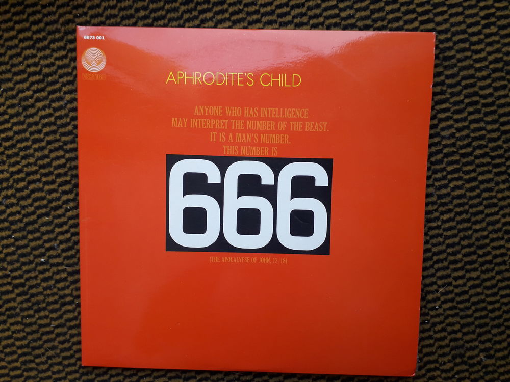 Je recherche et achete des disques vinyls. CD et vinyles