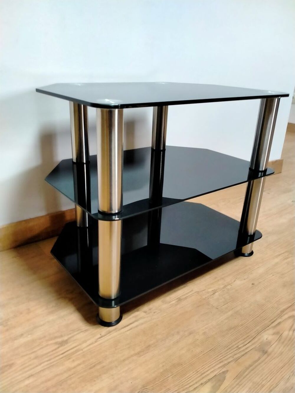 Meuble TV contemporain avec &eacute;tag&egrave;res en verre teint&eacute; Meubles