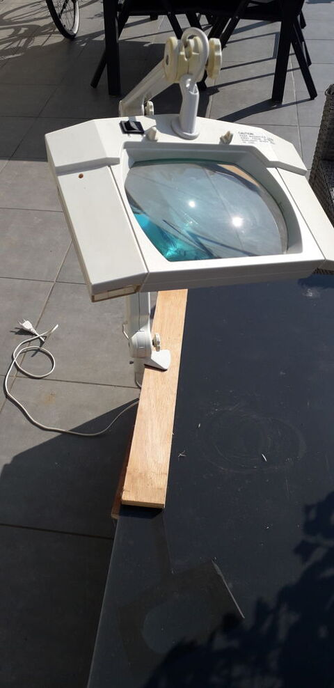 Loupe lampe professionnelle 49 Saint-Bonnet-de-Mure (69)