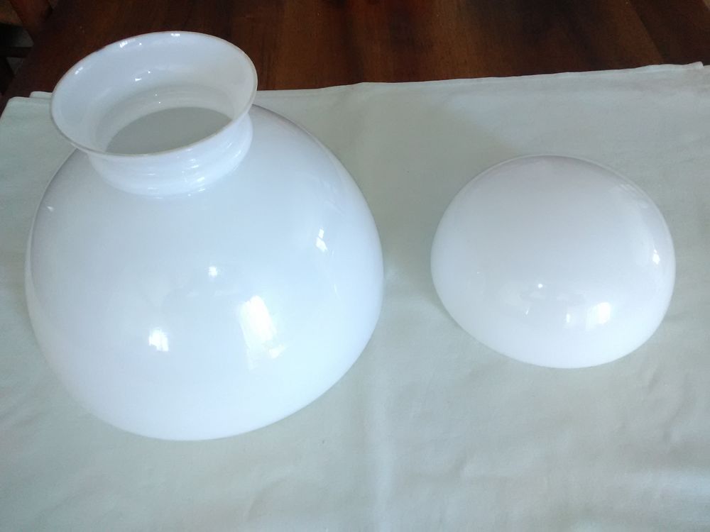 Globes en Opaline Blanche (2) / &agrave; l'unit&eacute; Décoration