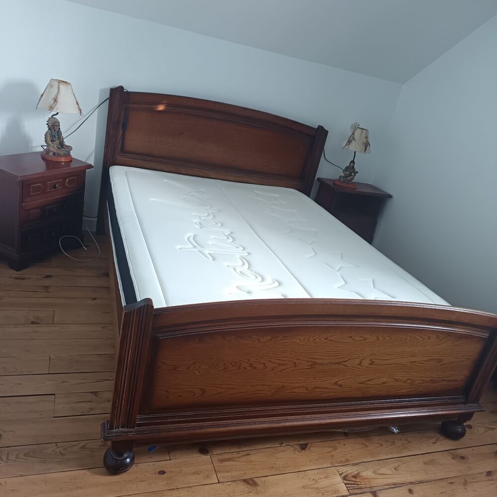 Lit en bois avec matelas et chevets Meubles