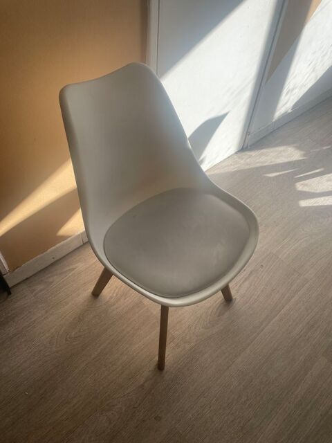 4 chaises scandinaves 70 Marseille 13 (13)