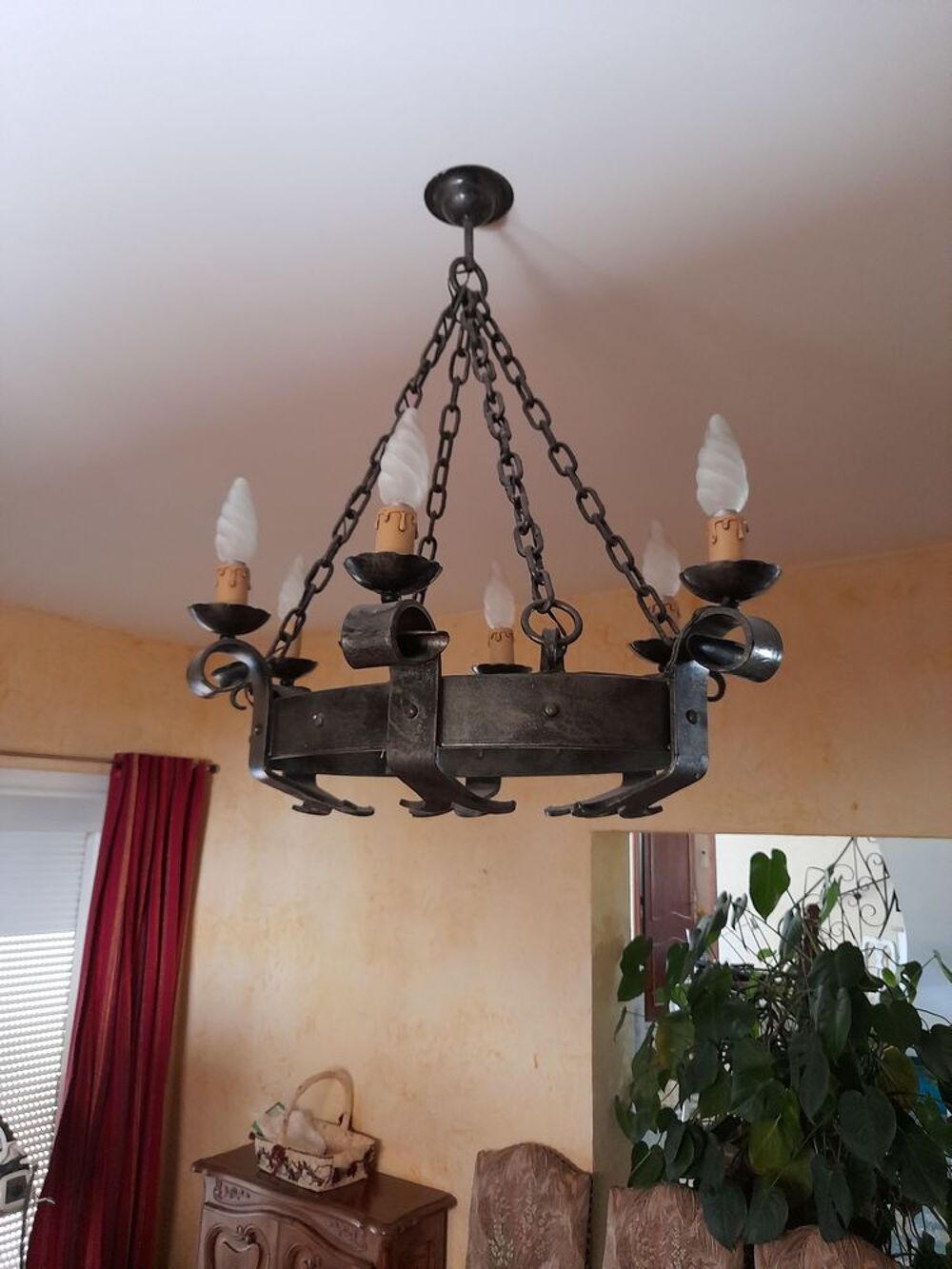 lustre en fer forg&eacute; Décoration