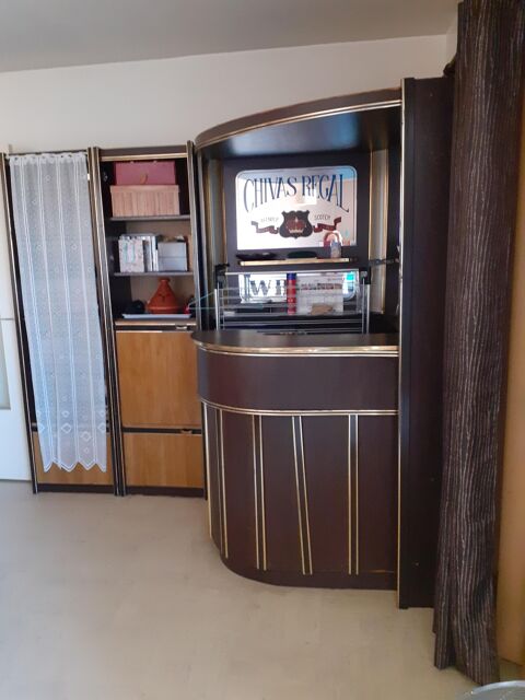 Meuble-bar + petite penderie.
0 Lunel (34)