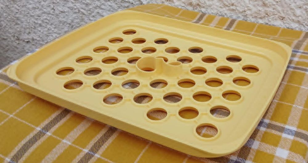 Grille &agrave; Ravioles " Tupperware " : 40 Cavit&eacute;s Cuisine