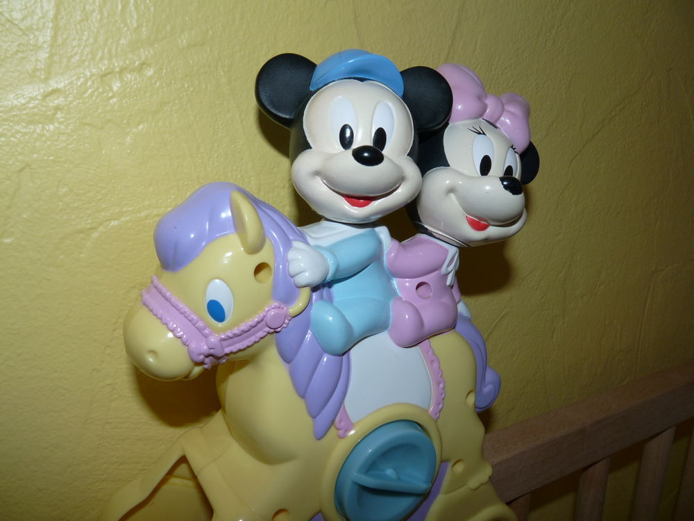 Bo&icirc;te musicale &agrave; bascule Mickey Minnie Jeux / jouets