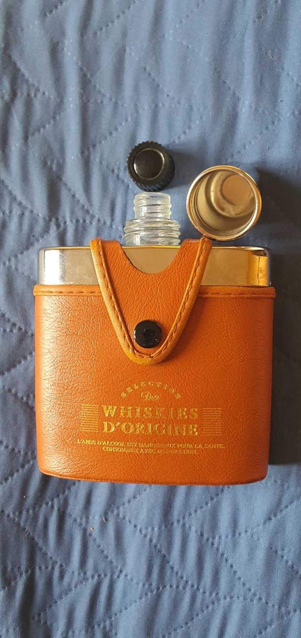 Flasque vintage de whisky 