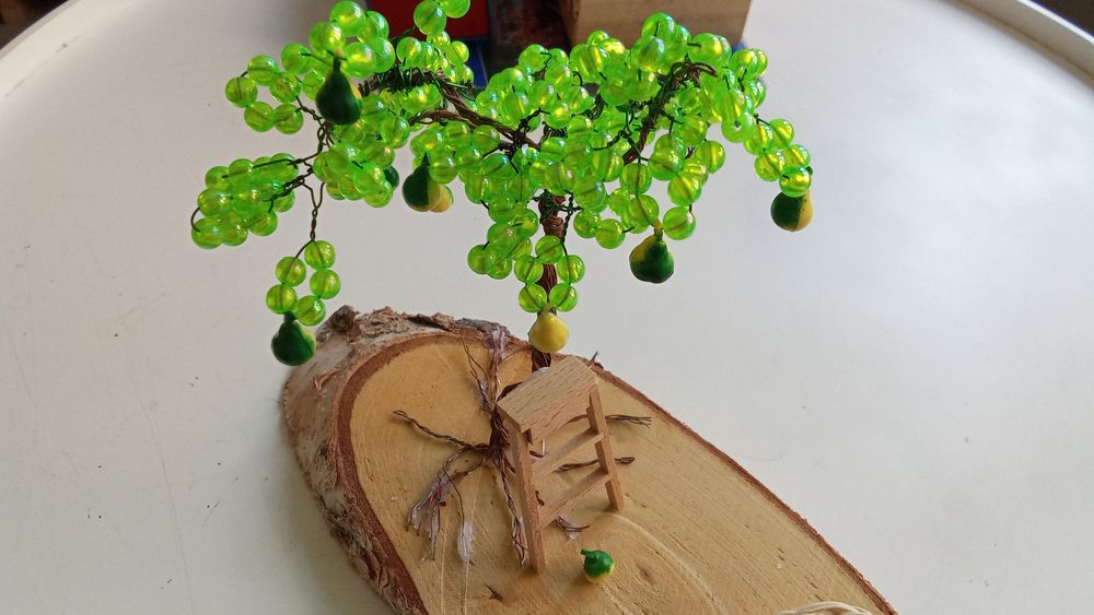 Poirier en perles sur socle en bois Décoration