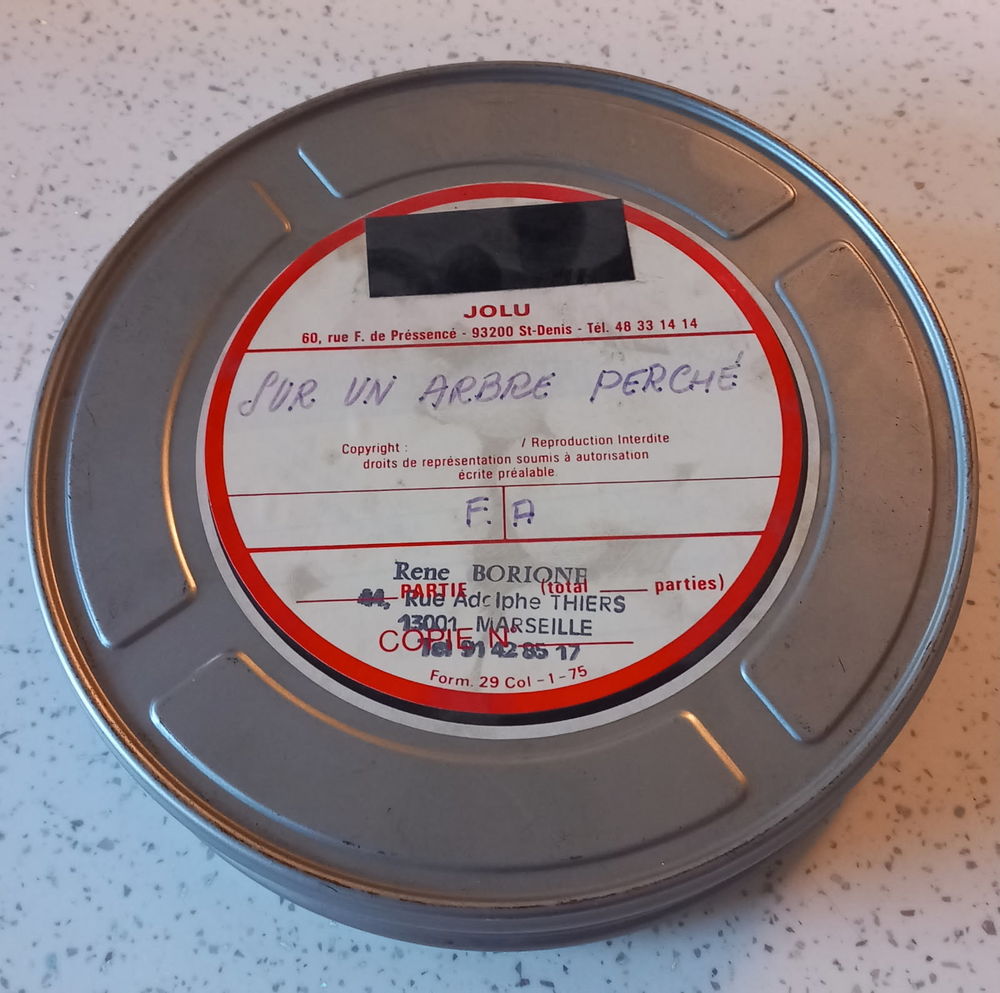Bande annonce 35 mm Louis De Fun&egrave;s " Sur un arbre perch&eacute; DVD et blu-ray