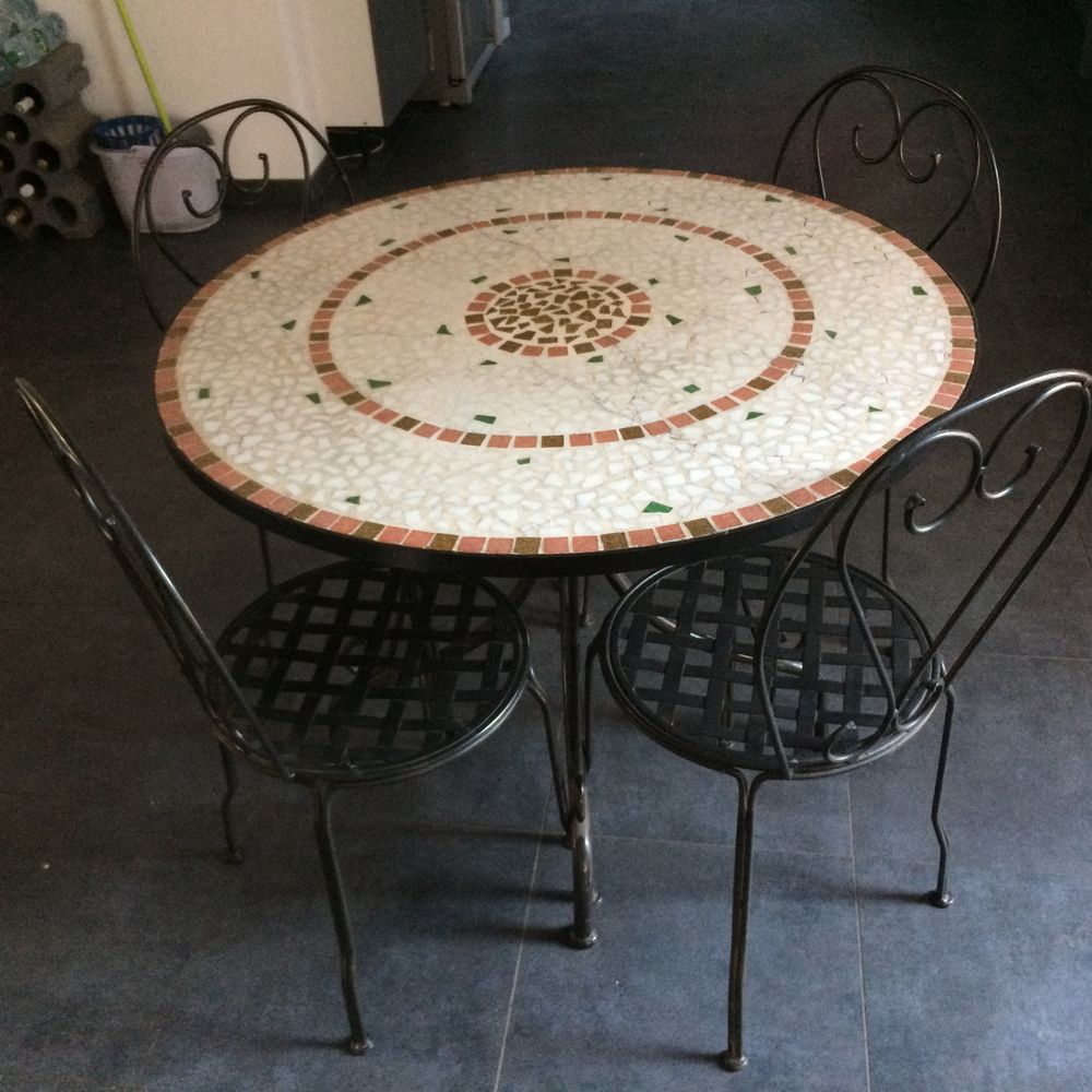 Ensemble table chaise &eacute;tag&egrave;re gu&eacute;ridon en mosaique Meubles