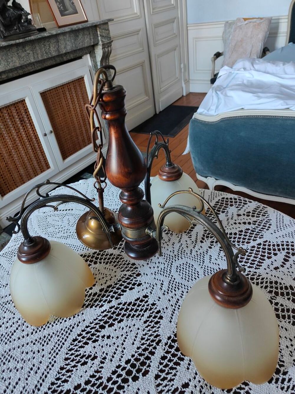 lustre en bois et laiton Décoration