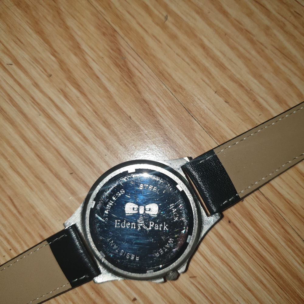 Montre "eden park" neuve Bracelet en cuir. 
Bijoux et montres