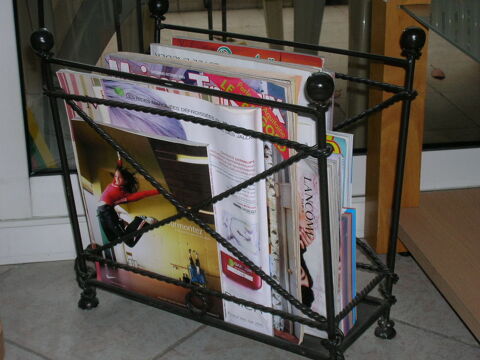 Porte revues fer forg� 8 Cagnes-sur-Mer (06)