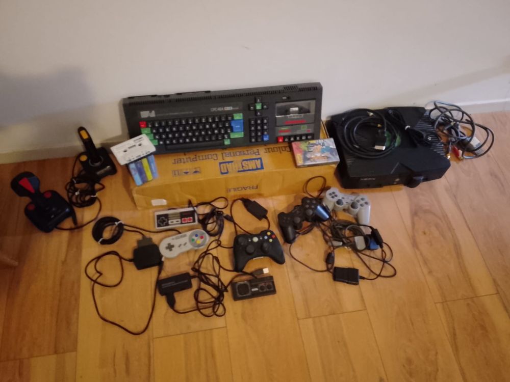 Lot consoles et accessoires r&eacute;tro Consoles et jeux vidéos