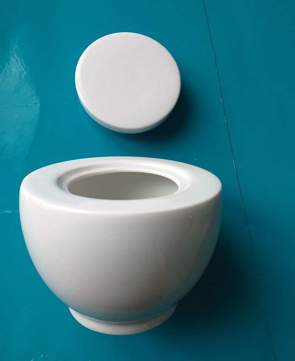 Sucrier ou pot couvert en porcelaine blanche made in germany Décoration