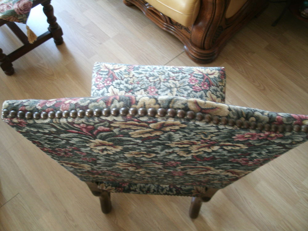 Chaises style Louis XIII . Meubles
