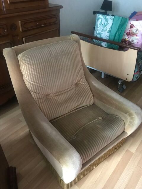 2 fauteuils en velours usés 80 L'Isle-Adam (95)
