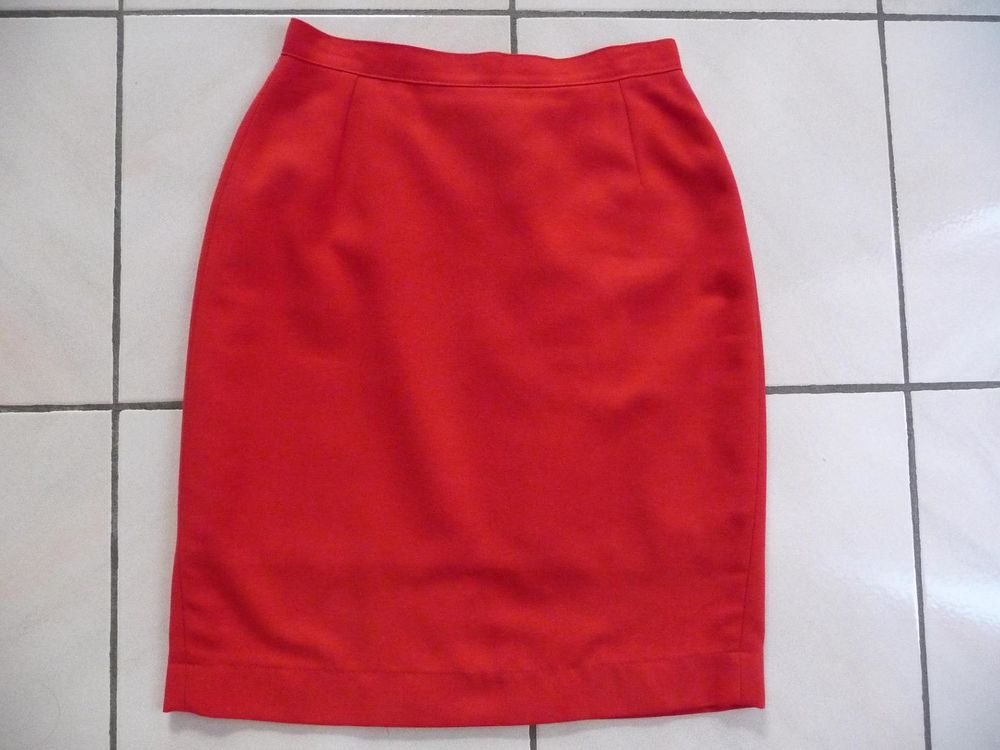 Jupe rouge taille 36 Vtements
