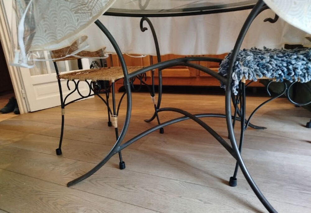 Table et 6 chaises Meubles
