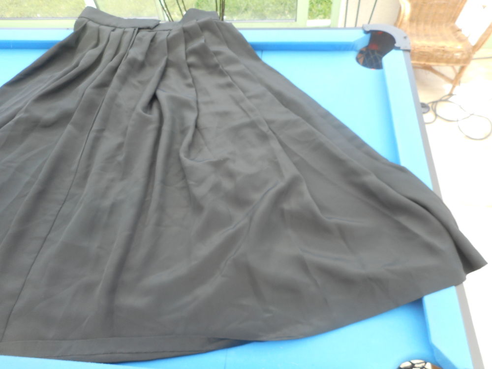 Jupe pliss&eacute;e noire vintage 38 Vêtements