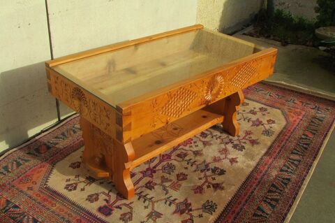 Table de salon en pin, très typée , vitrine 180 Montauban (82)