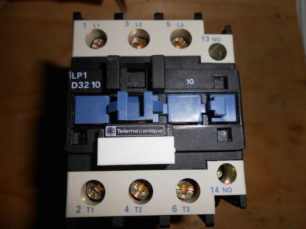 CONTACTEUR DE PUISSANCE TELEMECANIQUE LP1 D3210 BD (26) Bricolage