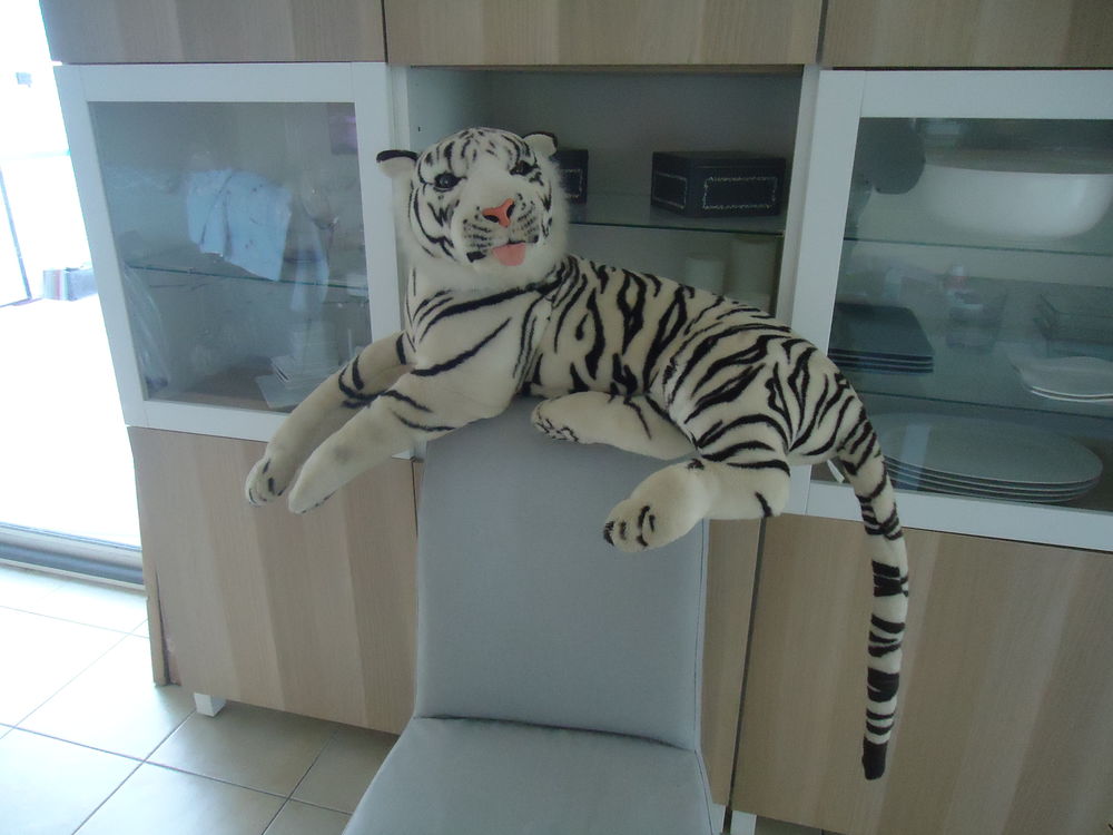 Belle peluche tigre GLOBUS CE en TBE
Jeux / jouets