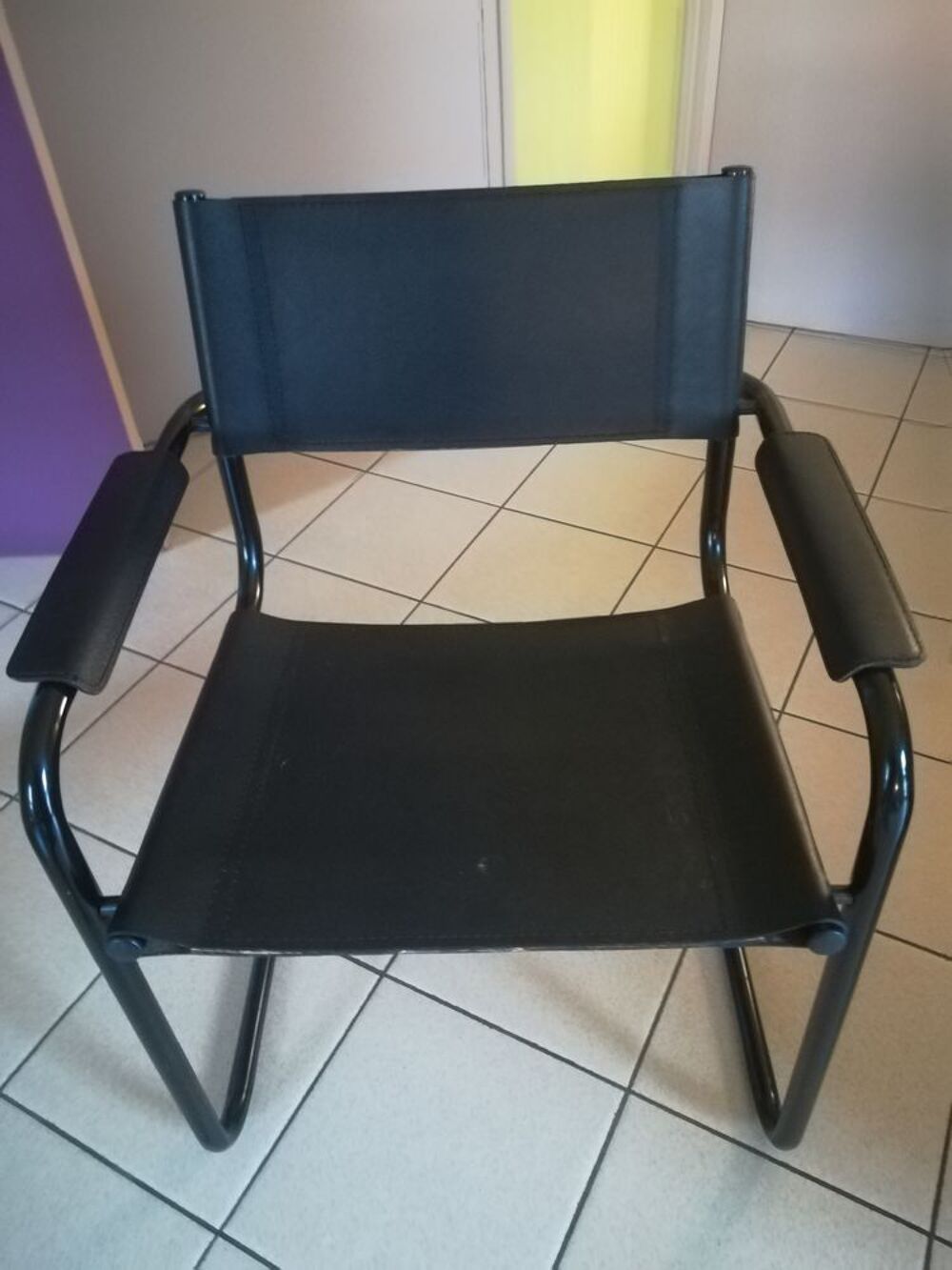 fauteuil noir avec accoudoirs Meubles
