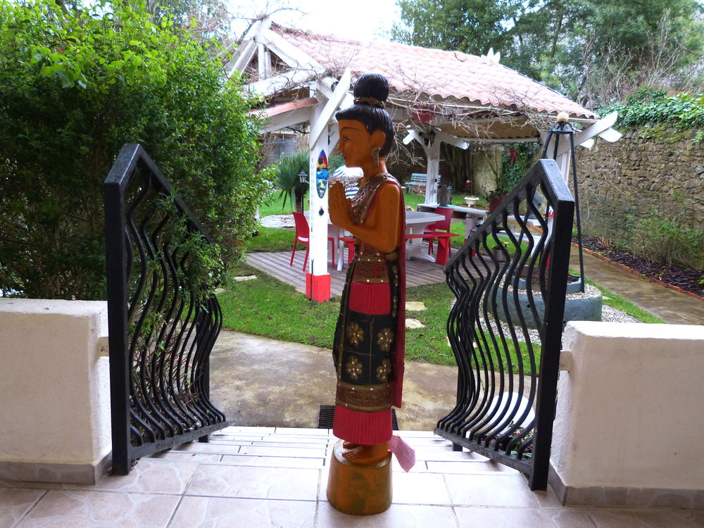 statue en bois peinte a la main artisanale h 105 Décoration