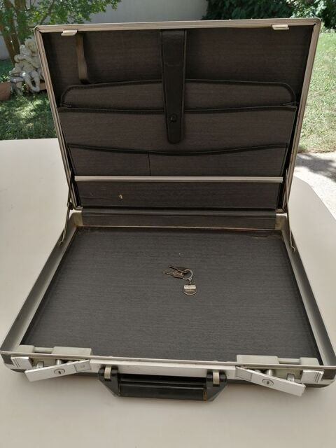 ATTACHE-CASE   DELSEY 
35 Saint-Marcel-lès-Valence (26)