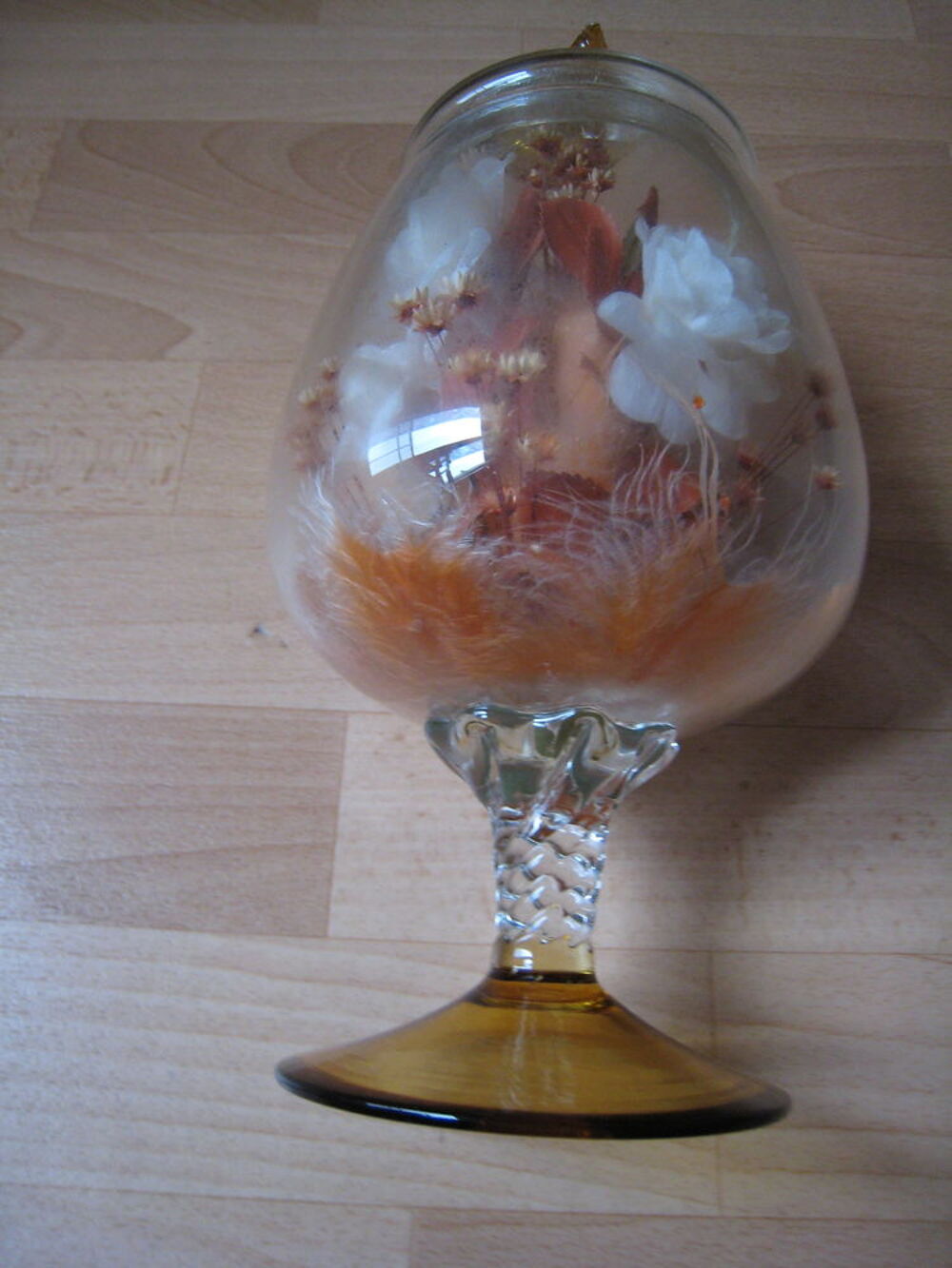 Vase en verre ferm&eacute; avec fleurs - (NH78) Décoration